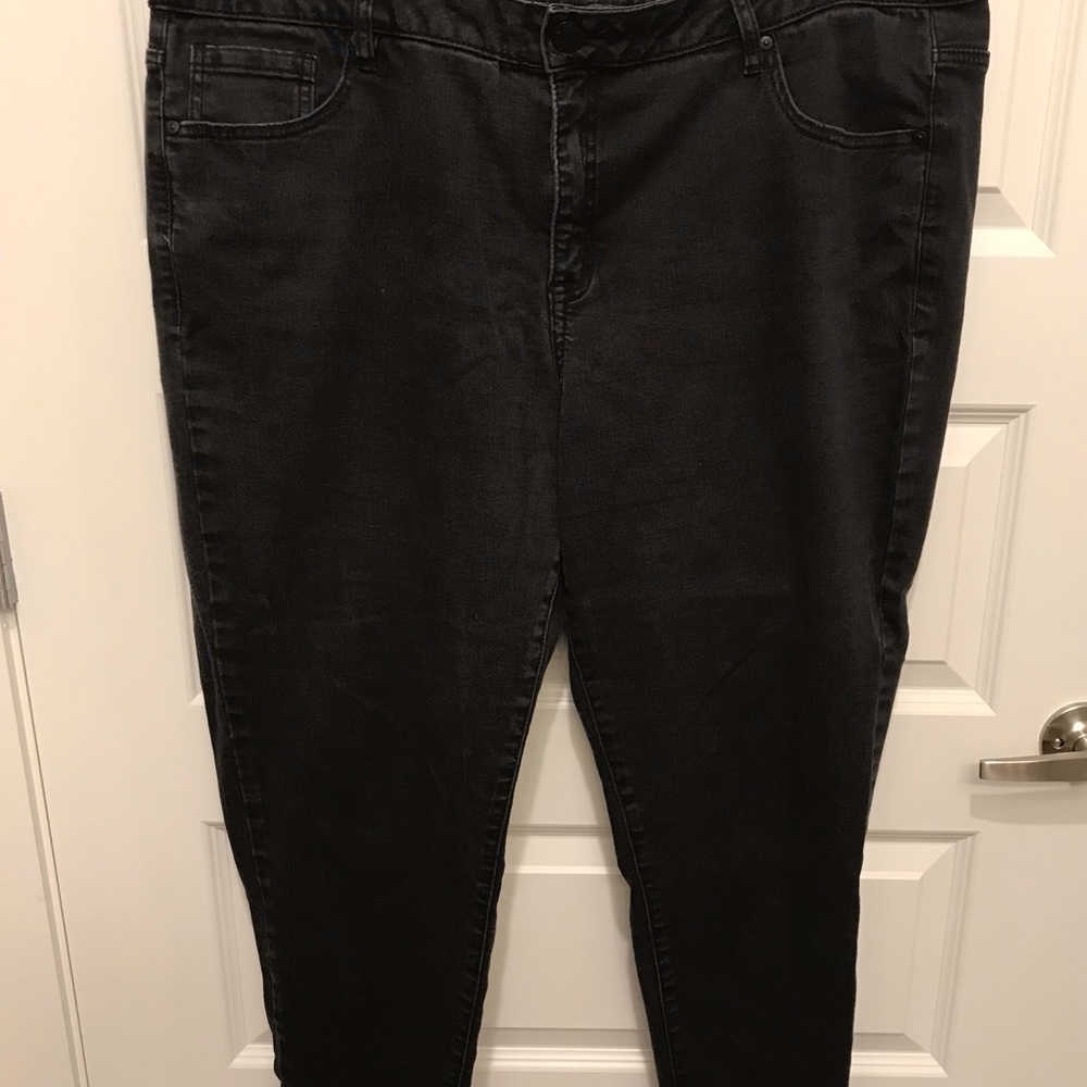 LANE BRYANT Women’s 24W Nice *BLACK* denim jeans w/pockets & front zipper.